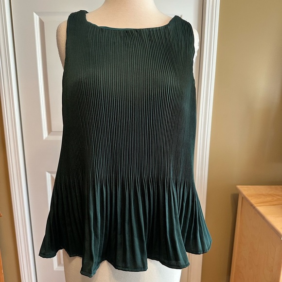 She + Sky Green Pleated Peplum Tank Top‎ - Picture 1 of 3